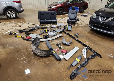 2018 Toyota Highlander Se from USA, damaged, VIN 5TDJZRFH3JS544793